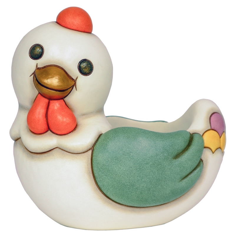Centrotavola con gallina Ester in ceramica Sorprese di Pasqua. Misura L 17 x P 12,5 x H 16,8 cm. Prezzo 59,90 euro.